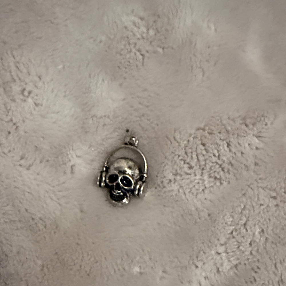 Silver Skull Pendant with Headphones